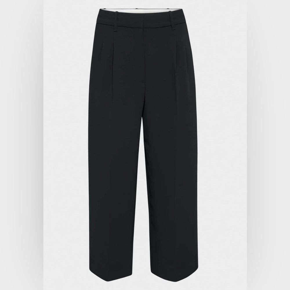 Aritzia Effortless Pants Cropped (Size 2)